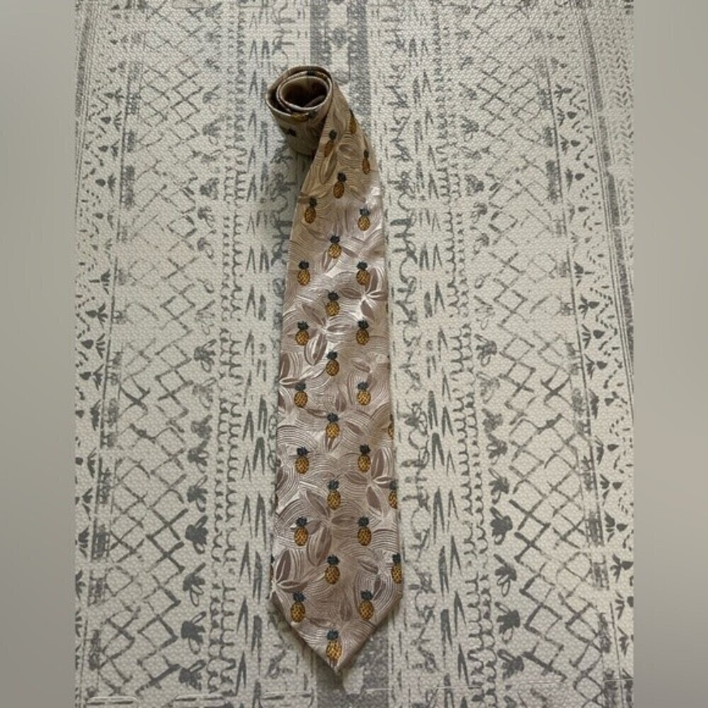 🌸 clearance Ermenegildo Zegna pineapple 100%‎ silk tie
